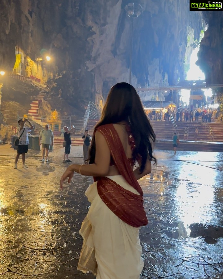 Saniya Iyappan Instagram - ✨🙏🏻 Outfit & styling : @styled_by_arundev Batu Caves Temple, Gombak, Selangor, Malaysia