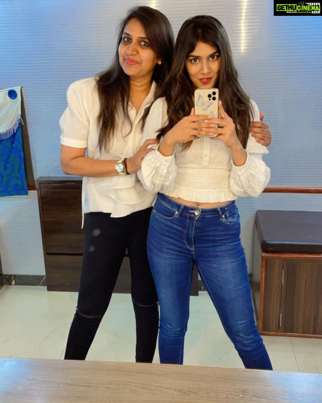 Sanjana Anand Instagram - To my Goddess ❤️ Happpyyy Birthdayyyyyy 🎶 My gratitude for you is eternal😘 .... for allllllll those selfless sacrifices and lovee ...n for everythinggggg that youve done for us & still do..😘 Thankyou ❤️ Happy birthdayyyy my baby🧿🌎