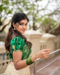 Sanjana Anand Instagram - 1 , 2 or 3 ???? 🤍
 
 Wearing : @nineonine_designstudio 
Mua : My fav @rashmi_makeover_artistry 
Pc : @suhas_sapthagiri