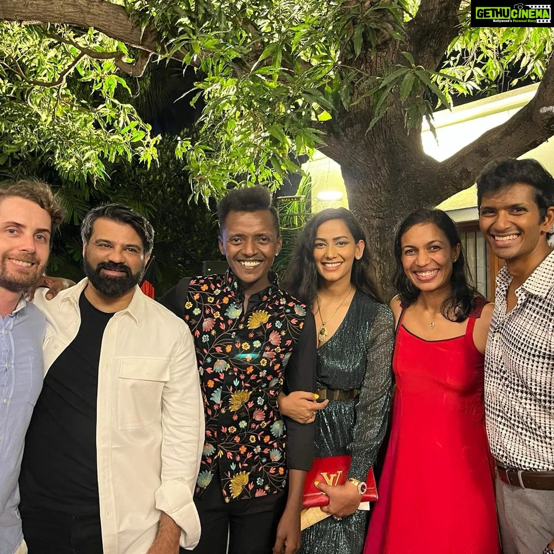 Sanjana Singh Instagram - It was an immense pleasure to meet Ms Sarah Kirlew the Consul General of Australia for South India at the launch party of Jarracharra the Australian Textile art exhibition, the products were made with its identity which made me feel overwhelmed. @aushcindia