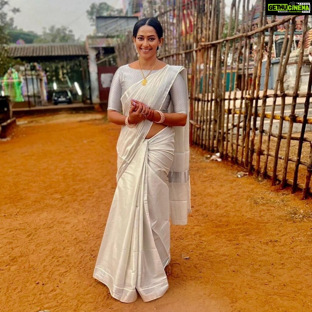 Sanjana Singh Instagram - Indian or western ? Pondicherry(Puducherry)
