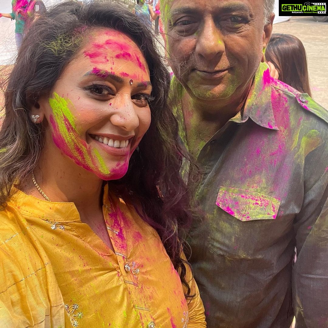 Sanjana Singh Instagram - Happy Holi to everyone from my dad & me ❤️ “Life is the most beautiful festival, enjoy all the days with full of happiness and colors. Happy Holi” ... “A true and caring relation doesn't ..need any time bound. enjoying Holi with my dad Juhu Chaupati, Mumbai