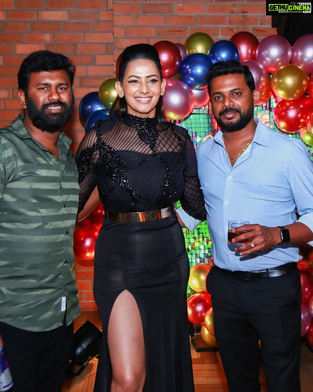 Sanjana Singh Instagram - Best friends are like diamonds, precious and rare, and you my dear are the most sparkling gem of them all. Thank you for your friendship. Thank you for being ... @soniaaggarwal1 & @sidneysladen @manojbeno @sekhmet_club @anuptej @hemantrathi7