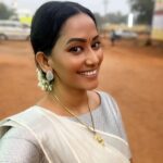 Sanjana Singh Instagram - Indian or western ? Pondicherry(Puducherry)
