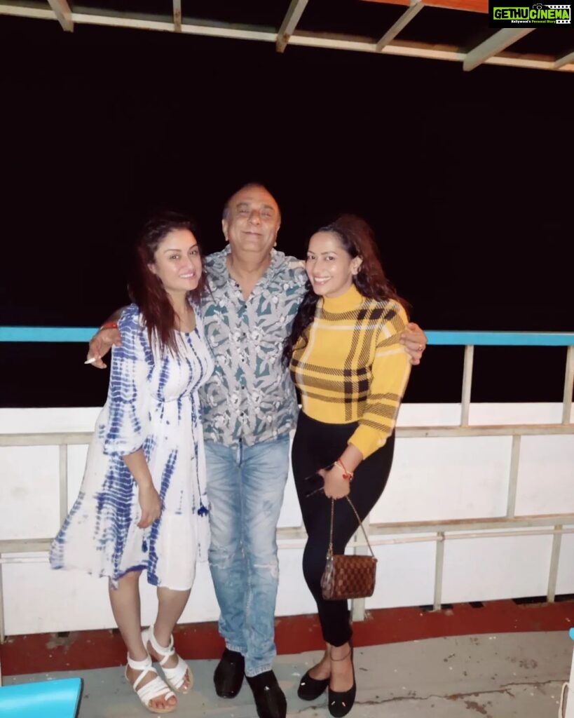 Sanjana Singh Instagram - We really had a such a amazing evening with my best friend and dad @soniaaggarwal1 @apoorvavyas1234 ❤️ Bay6 Ecr