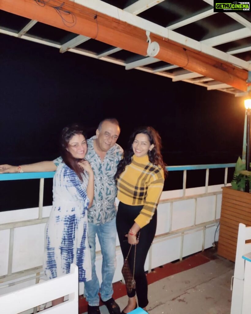 Sanjana Singh Instagram - We really had a such a amazing evening with my best friend and dad @soniaaggarwal1 @apoorvavyas1234 ❤️ Bay6 Ecr