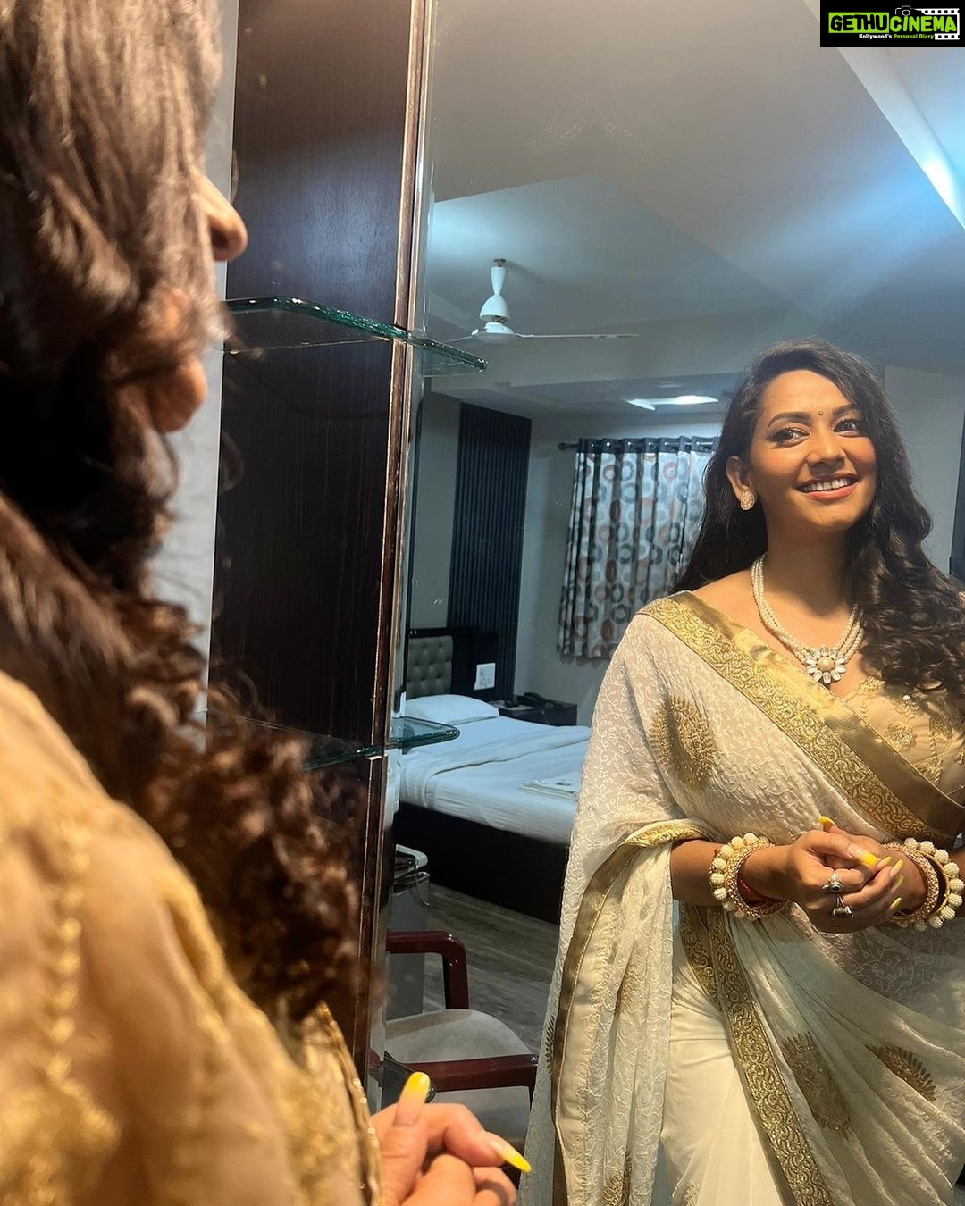 Sanjana Singh Instagram - Sending my warmest greetings to my fans and friends this Pongal.” “May this harvest festival fill your life with joy and prosperity. Happy Pongal to you and your family.” “May the sweetness of overflowing milk and sugarcane fill your life with happiness and prosperity.