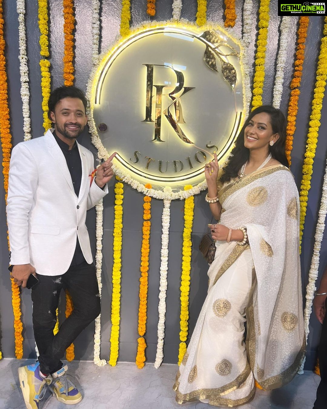 Sanjana Singh Instagram - Congratulations and best wishes for your next adventure! So pleased to see you accomplishing great things. 2023 Will rock and sending you lots of Sai baba blessing and much love to both of you ,love you so much and miss you so much ❤️ @shailat24 @rahulkulkarniofficial @paulmarshal @rkstudiosofficcial