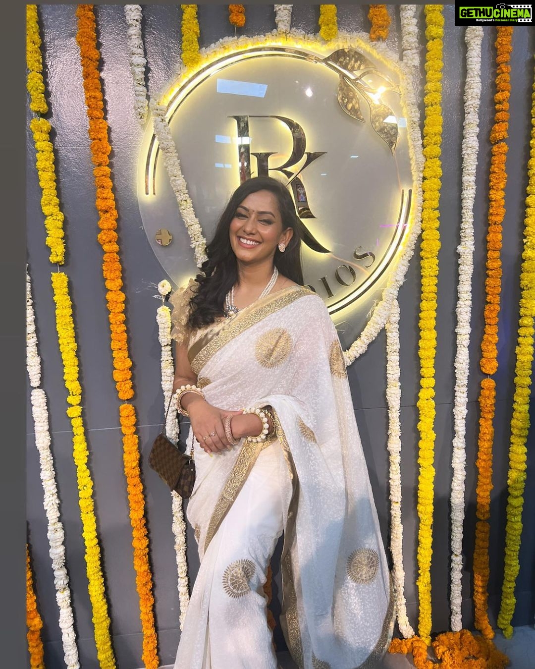 Sanjana Singh Instagram - Congratulations and best wishes for your next adventure! So pleased to see you accomplishing great things. 2023 Will rock and sending you lots of Sai baba blessing and much love to both of you ,love you so much and miss you so much ❤️ @shailat24 @rahulkulkarniofficial @paulmarshal @rkstudiosofficcial