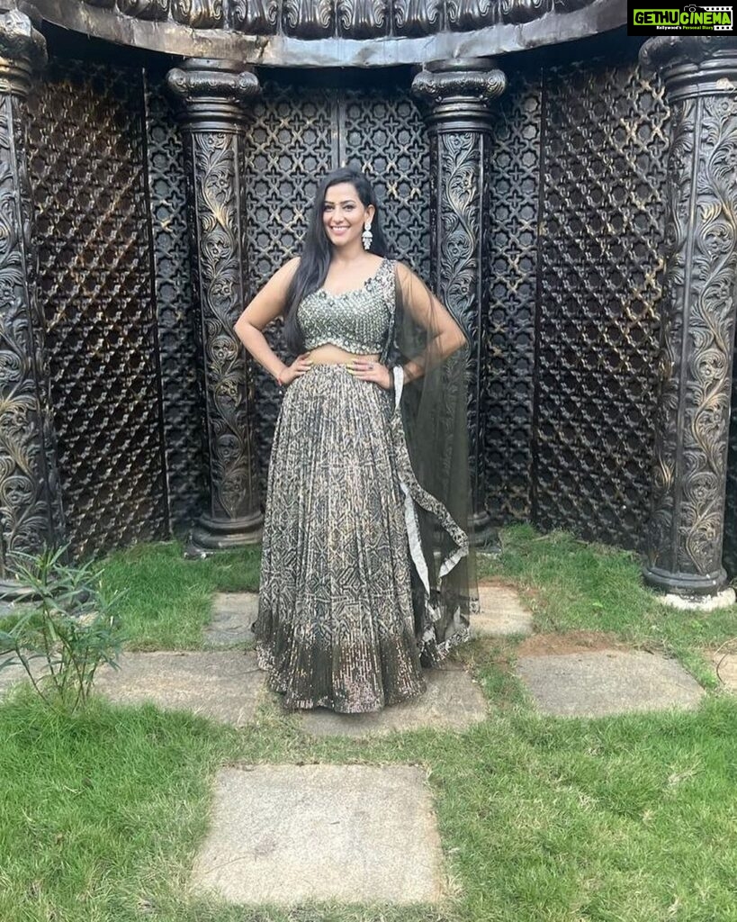 Sanjana Singh Instagram - I wish you all a wonderful new year and hope it brings you many blessings. Get rid of the old to make place for the new, and I wish you all happiness throughout the year! Best wishes for the New Year! I am counting my blessings and sending more of them to my fans ❤️ costume Designer @fantasyfashionsff.