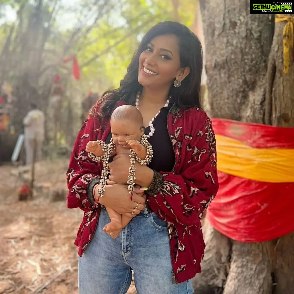 Sanjana Singh Instagram - At shooting (30/12/2022 ) Thank you for giving me joy and happiness this year. I bid you farewell and welcome another new year with lot of wishful thinking and hope. Goodbye 2022 .. Pedappai, Tamil Nadu, India