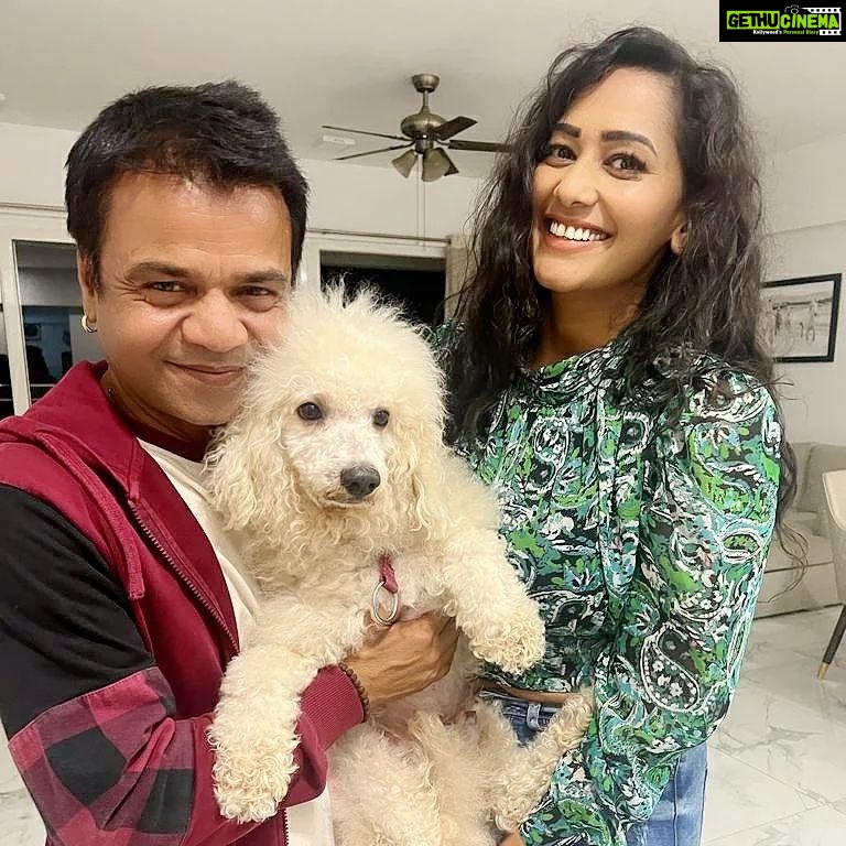 Sanjana Singh Instagram - Thank you so much to @rajpalofficial me and my dad @apoorvavyas1234 and my little boy @shin_chan.0214 we all really had a great time , full of positive energy , it was wonderful evening all credit goes to Rajpal ji such a beautiful soul
