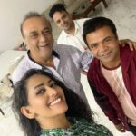Sanjana Singh Instagram - Thank you so much to @rajpalofficial me and my dad @apoorvavyas1234 and my little boy @shin_chan.0214 we all really had a great time , full of positive energy , it was wonderful evening all credit goes to Rajpal ji such a beautiful soul