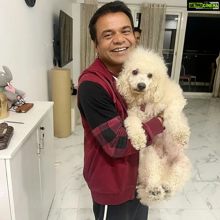 Sanjana Singh Instagram - Thank you so much to @rajpalofficial me and my dad @apoorvavyas1234 and my little boy @shin_chan.0214 we all really had a great time , full of positive energy , it was wonderful evening all credit goes to Rajpal ji such a beautiful soul