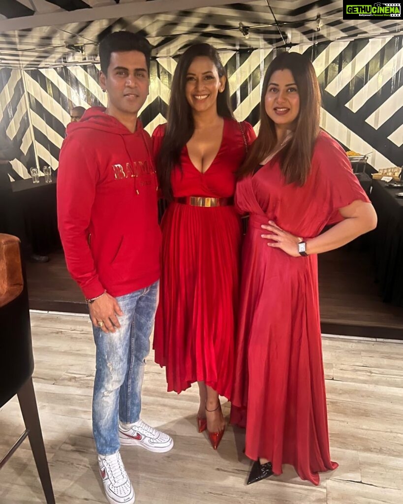Sanjana Singh Instagram - "I feel like I thrive in the red light." "Love and a red rose can't be hid." "Red has always been my color, because red stands out." "I always liked red. do you? @sangithakrish