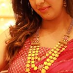 Sanjjanaa Instagram - It was an honour to visit the #josalukkas store as there guest of honour to distribute prices amongst many winners of there Seasonal lucky draw . @josalukkas definitely your the best location in Bangalore to shop jewellery. I loved their series of South Indian temple jewellery . Also there line up of #diamondsolitaire Jewellry was truely to die for and adore … perhaps diamond is a true friend of a woman but I would say Gold is the best friend of a women too … 📷 @kishans_klicks , 💄 @ss_makeover_by_suha My blouse was designed by @iyra_designstudio .. miss Rashmi … she always makes me look so updated , elegant and unique. 🌸 . .. …. …. #jewellry #bengaluru #kannadaactress #teluguactress #southindianbride #southindianjewellery #princealarik #sanjana #sanjanagalrani #sanjjanaagalrani Karnataka, Bangalore