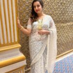 Sanjjanaa Instagram - I completely enjoyed wearing this beautiful designer wear saree from @banaras_gallery_hyd & my beautiful designer blouse was designed by miss Rashmi from @iyra_designstudio , Beautiful hair & make up by @ss_makeover_by_suha . #sanjjanaa #sanjanagalrani #alarikpasha #sanjana #sanjjanaagalrani #huggies #pampers #indianactress #princealarik #indianmom #indiankids #indiankidswear #actressmomhustle Karnataka, Bangalore