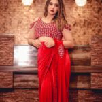 Sanjjanaa Instagram - Hi friends, when it comes to the finest designers that I would recommend to you in #Bangalore South May it be any kind of outfit to be customised , it has to be @vibbhinna .. the kind of efforts that designer ashwini founder of #vibbhinna puts in is fabulous .. Also visit and check out her collections where she gives out her outfits for rent .. Lovely pic shot by mr . Suresh @kandys_moments . Mua by @makeup_by_bhavyagowda . Karnataka, Bangalore