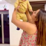 Sanjjanaa Instagram - Nothing feels as awesome as getting back home to your infant . Follow him on both Facebook and Instagram & show him some love . @princealarik . Baby dress from @conscious.label , Moms top @labelshiprabohara , Make up by @official_dermacol_india #sanjjanaa #sanjanagalrani #alarikpasha #sanjana #sanjjanaagalrani #huggies #pampers #indianactress #princealarik #indianmom #indiankids #indiankidswear #actressmomhustle #princealarik #indiancelebrity #indianceleb Karnataka, Bangalore