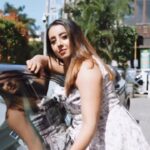 Sanjjanaa Instagram - Hey guys, I am looping on this Punjabi song I am so addicted to it .. that I thought I should definitely make a reel 😘😘😘 #whitebrownblack @avvysra @jaani777 @karanaujla_official @netmediaofficial Karnataka, Bangalore
