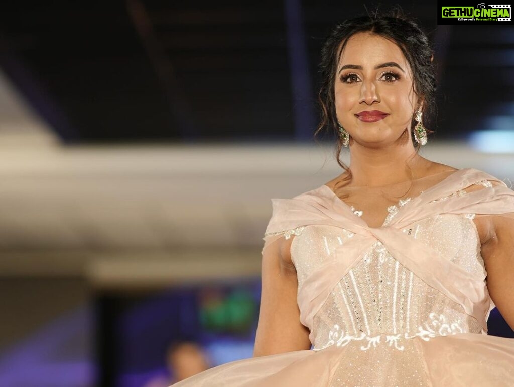 Sanjjanaa Instagram - 📸 @sachinnanjegowda.official ❤️ Perhaps it was an evening to remember … like every year, Indiranagar club conducted their May queen contest … With lots of glitz and glamour there was a fashion show that was organised by @chandangowda_official and I happened to walk as his show stopper in a fairytale. Cinderella Gown …. My hair and make up was conceptualised by @glamup_by_bhavithagowda … we prefer to flaunt a very HD look as it was for a highly lighten up fashion sequence on the ramp … I was accompanied by my family & friends @gautamkotamraju & @liya . Life is truly beautiful when you are accompanied by friends and family with every stage … feel blessed to be sailing through opportunities in my life #gratitude . Karnataka, Bangalore