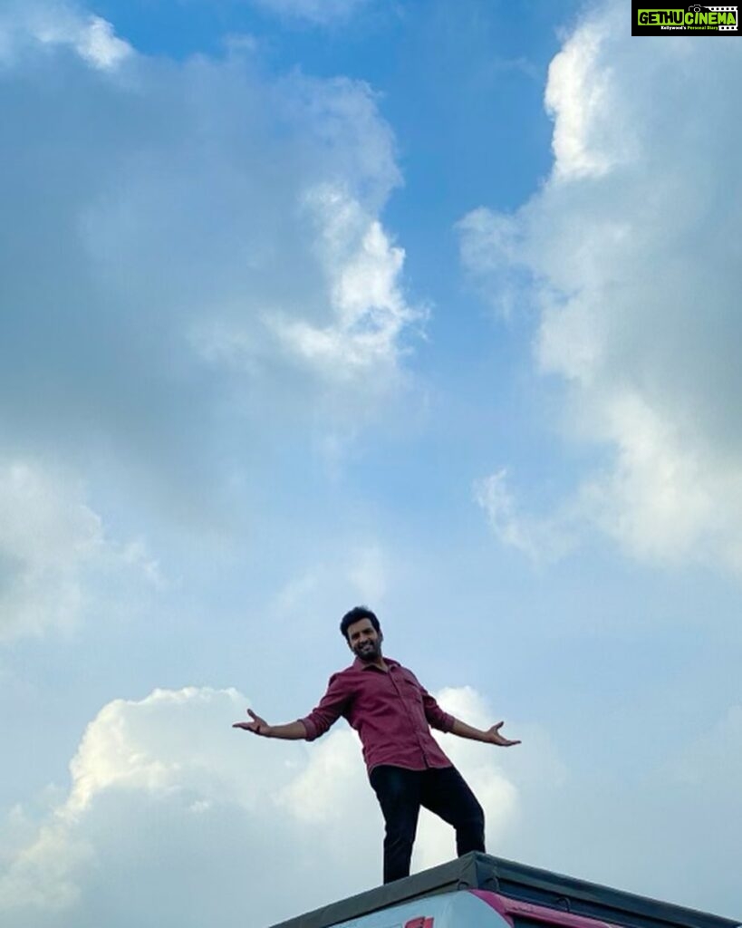 Santhanam Instagram - “Every ☁️ has a Silver lining “ If that’s what they say 😎 #ShootingDiaries