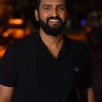 Santhanam Instagram - Look for @zeetamizh presents SaReGaMaPa Season 3 | Grand Finale. Polo t shirt: @fredperry Denim: @boss Shoes: @gucci (GG low-top sneakers) Style by: @simran_jha_1111 Pictures: @shotsbyuv @sakthi_fpv @sat_narain Chennai, India