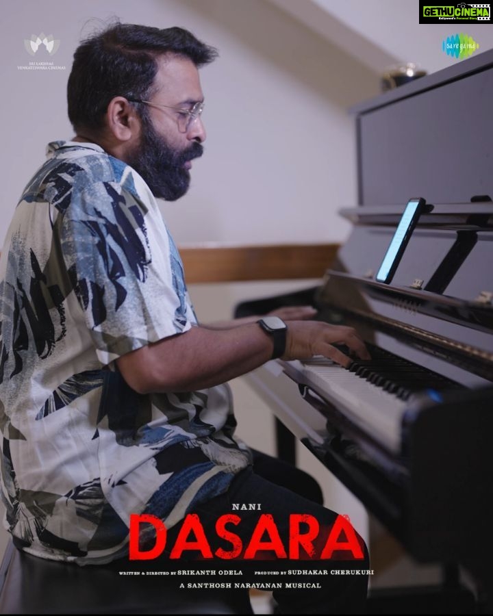 Santhosh Narayanan Instagram - The man of the music himself @musicsanthosh on the keys singing #DhoomDhaamDhosthaan from #Dasara 🔥 Enjoy his complete composition ▶️ Link in Story @nameisnani @keerthysureshofficial @dheekshithshettyofficial @srikanthodela__ @musicsanthosh #KasarlaShyam #PremRakshith @sathyansooryan.isc @navinnooli @kollaavinash @slv_cinemas #SaregamaGlobal