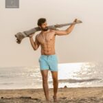 Santhosh Prathap Instagram - “Observe, look, be, and everything will take care of itself.” #ramanamaharishi Photographer : @pariaarclicks Asst 1 : @ardraramachandran Asst 2 : @balaa1981 Retouch : @sabestian21 #summervibes #love #life #grateful #gratitude #oneness #nature #sunrise #beach Bessy