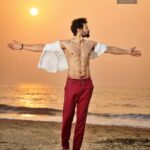 Santhosh Prathap Instagram - “Is it the environment? or is it our consciousness? WHO ARE WE?” Photographer : @pariaarclicks Asst 1 : @ardraramachandran Asst 2 : @balaa1981 Retouch : @sabestian21 #summervibes #love #life #grateful #gratitude #oneness