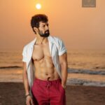 Santhosh Prathap Instagram - “I believe in the balance between dreaming and building. - Neri Oxman” Photographer : @pariaarclicks Asst 1 : @ardraramachandran Asst 2 : @balaa1981 Retouch : @sabestian21 #summervibes #love #life #grateful #gratitude #oneness