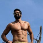 Santhosh Prathap Instagram - இனிய பொங்கல் திருநாள் வாழ்த்துக்கள் ☀️☀️☀️ #PongaloPongal @santhoshprathapoffl x @purushuarie Photo: @kumar.a Creatives: @gautham_krishnan Make-up: @makeupbywanshazia Accessories: @monkstoryofficial Styling: @madraswear #SanthoshPrathap #PurushuArie #PurushuAriePeople #WearYourFreeeom Chennai, India