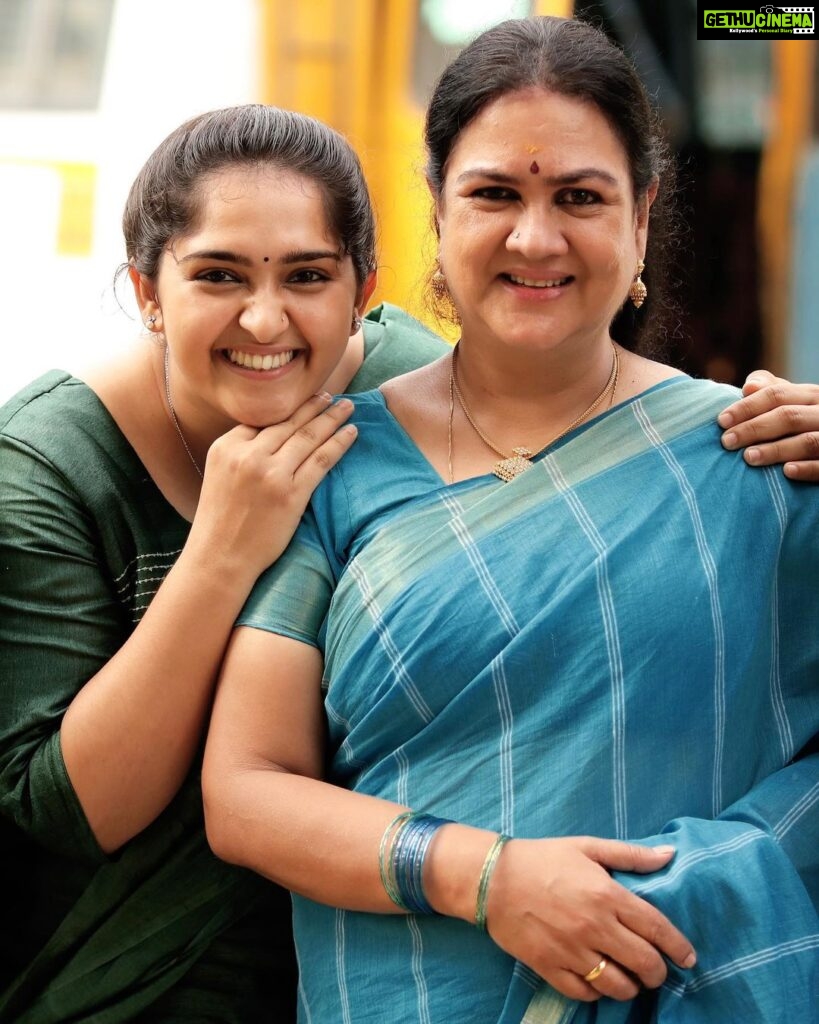 Sanusha Instagram - Chippy kutty & her awesome mother, Mrinalini teacher ❤️☺️ *********************** ❤️You are the best and I am for ever In gratitude & tremendously blessed to have shared screen space with you, as well to understand and love cinema a bit more with your beautiful teachings🤗 #blessed #jaladharapumpset #movie #mom #daughter #love #beautiful #human #lovehersomuch #alwaysthankful #chippy #mrinaliniteacher #shesmagic #sheislove #urvashi #aunty ************************** When you are free from a day’s work and the drama queen in you pops up with a song and do the work in minimal 😄🙈(those who know, know)😂🙈 Kollengode, Palakkad