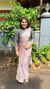 Sanusha Instagram - ❤️‍🔥❤️‍🔥❤️‍🔥
@styledby_mak @monisha__a_k__ Thank you Moni for making me look so pretty with the perfect draping 😍 
& thank you @page3studiobyunaismustafa 
for this beautiful saree 🤍
#san #love #saree #happiness #instagood #instagram #instadaily #instareels #trending #trendingreels #reelsvideo #sanushasanthosh