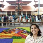 Sanusha Instagram - ഗുരുവായൂരിൽ വാമനന്റെ രൂപത്തിലെ കണ്ണനെ കണ്ട്, കണ്ണന്റെ കൂടെ അവിടുത്തെ സദ്യയും കഴിച്ച്, പൂക്കളത്തിന്റെ അടുത്ത് നിന്ന് ഒരു ഫോട്ടോ കൂടെ ആയാൽ ? ഹൈ!! ബഹുകേമം !!!🌸❤️😍 How did you guys enjoy your Onam !? 🌸🌸🌸🌸🌸🌸🌸🌸🌸 Thank you so much for these wonderful pictures @sivadaspremjith 🌸🌸🌸🌸🌸🌸🌸🌸🌸 #onam2022 #guruvayoor #temple #celebration #onam #onasadhya #pookkalam #family #bliss #blessed #happy #love #krishna #foreverkrishnalover ❤️ Guruvayur Temple ഗുരുവായൂർ ക്ഷേത്രം