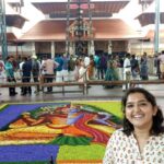 Sanusha Instagram - ഗുരുവായൂരിൽ വാമനന്റെ രൂപത്തിലെ കണ്ണനെ കണ്ട്, കണ്ണന്റെ കൂടെ അവിടുത്തെ സദ്യയും കഴിച്ച്, പൂക്കളത്തിന്റെ അടുത്ത് നിന്ന് ഒരു ഫോട്ടോ കൂടെ ആയാൽ ? ഹൈ!! ബഹുകേമം !!!🌸❤️😍 How did you guys enjoy your Onam !? 🌸🌸🌸🌸🌸🌸🌸🌸🌸 Thank you so much for these wonderful pictures @sivadaspremjith 🌸🌸🌸🌸🌸🌸🌸🌸🌸 #onam2022 #guruvayoor #temple #celebration #onam #onasadhya #pookkalam #family #bliss #blessed #happy #love #krishna #foreverkrishnalover ❤️ Guruvayur Temple ഗുരുവായൂർ ക്ഷേത്രം
