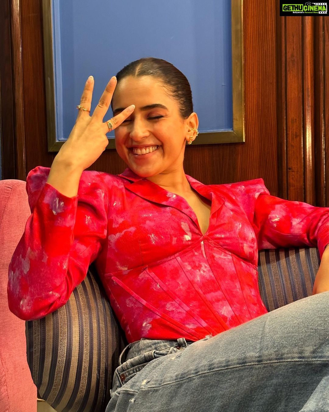 Sanya Malhotra Instagram - When Sanya met Sania 🥰💚 Totally fangirling rn. All thanks to Mr #Kathal 😍 #TATAIPL2023 #KathalonNetflix #KathalatIPL 3 Days to Go!
