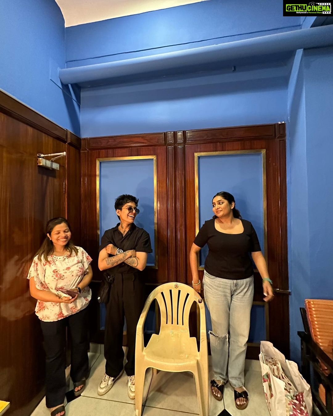 Sanya Malhotra Instagram - When Sanya met Sania 🥰💚 Totally fangirling rn. All thanks to Mr #Kathal 😍 #TATAIPL2023 #KathalonNetflix #KathalatIPL 3 Days to Go!