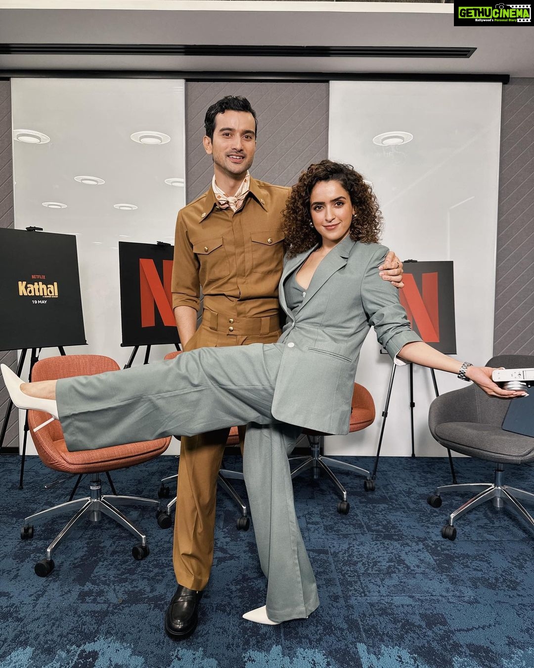 Sanya Malhotra Instagram - (Jack) fruitful day 💚🥰 8 days to go! #KathalOnNetflix