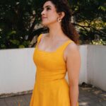 Sanya Malhotra Instagram - 💛🌻💛🌝 👗 @spacemuffin27 💄 @natasha_mathias_ 📸 @natasha_mathias_