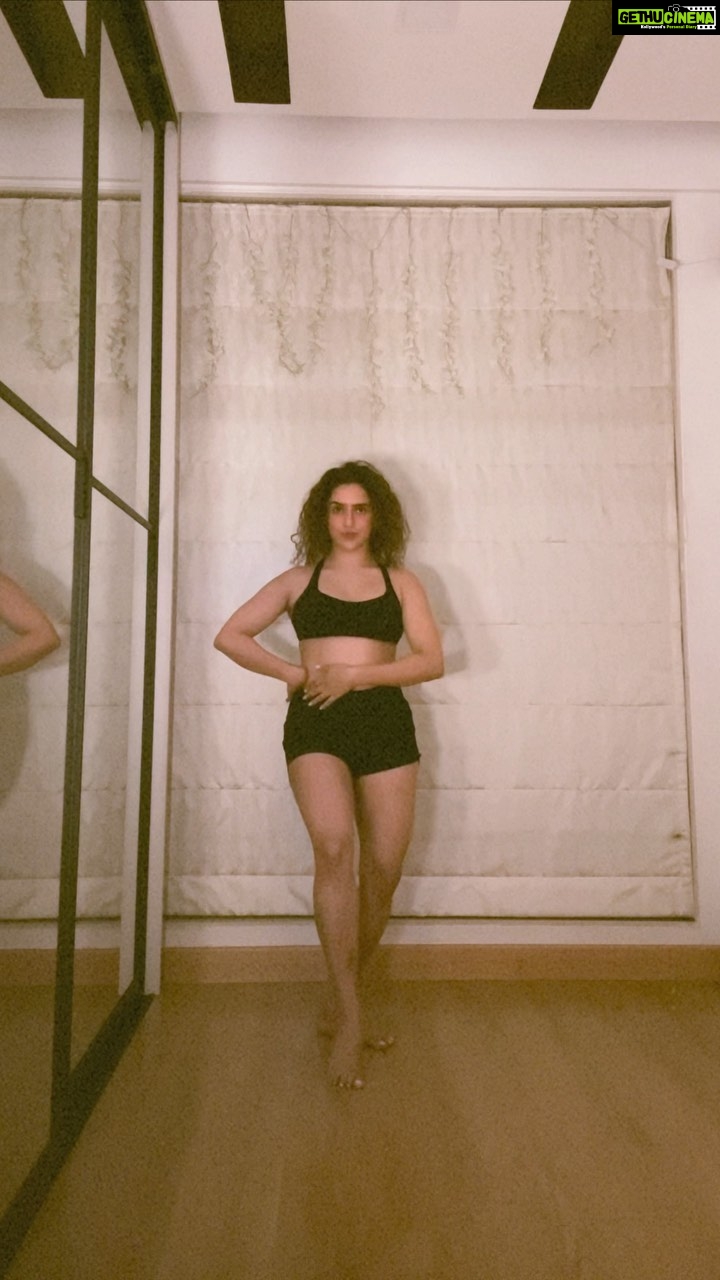 Sanya Malhotra Instagram - πHappy World Dance Dayπ π―ββοΈππ»πΊπ―ββοΈ