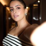 Sanya Malhotra Instagram – 🖤🤍🖤🤍
@natasha_mathias_  @shreejarajgopal 
📸 @anandd___menon