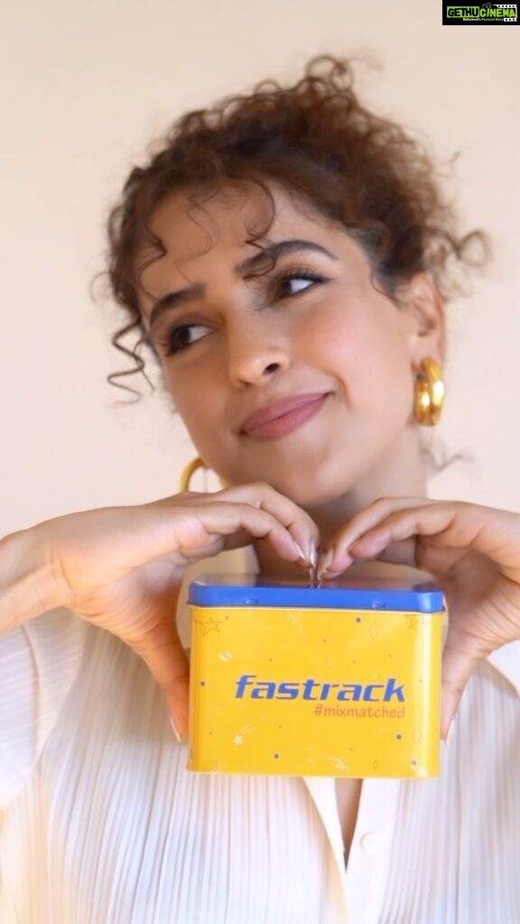 Sanya Malhotra Instagram - Vibes so mixmatched, even my cupid would say #itfits 🥹 @fastrackworld is that cupid in my life 💖 Tell me about your mixmatched stories w your bae. P.S: 🐈 are also allowed #ad