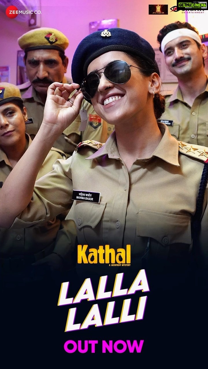Sanya Malhotra Instagram - ‘Lalla’ ya ‘Lalli’, ab toh sab nachenge kyunki aisi hi hai ye kahani! Lalla Lalli FULL SONG OUT NOW!!! #KathalonNetflix #Kathal @ramsampathofficial @sonamohapatra @amjad_bagadwa_music @ashokmishraa40 @sanyamalhotra_ @anantvjoshi @yashowardhanm @guneetmonga @ektarkapoor @achinjain20 @shobha9168 @ruchikaakapoor @ashokmishraa40 @vijayraazofficial @rajpalofficial raghubir_y @govindpandey07 @imsarafneha @guchagurpal @buntyshashi @netflix_in @sikhya @balajimotionpictures #balajimotionpictures @zeemusiccompany