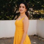 Sanya Malhotra Instagram - 💛🌻💛🌝 👗 @spacemuffin27 💄 @natasha_mathias_ 📸 @natasha_mathias_
