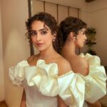 Sanya Malhotra Instagram - 🤍😁🤍😏 💄 @natasha_mathias_ 👗 @spacemuffin27