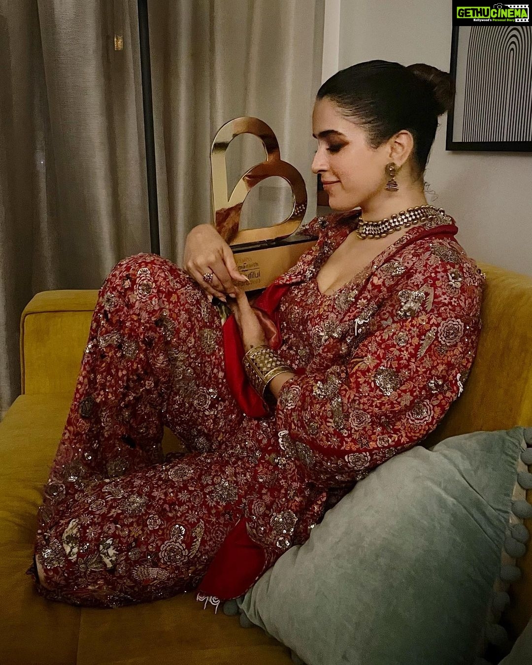 Sanya Malhotra Instagram - Thank you @feminaindia for honoring me with the Promising Performer of the Year award last night. Iβm so grateful and blessed to be part of films like Kathal. This film is straight out of our hearts π. Iβm nothing without the support of my fans and well-wishers who have been showering me with a lot of love for all my films and my characters. And the award is like the icing on the cake!! Dil se Shukriya π₯°ππ½