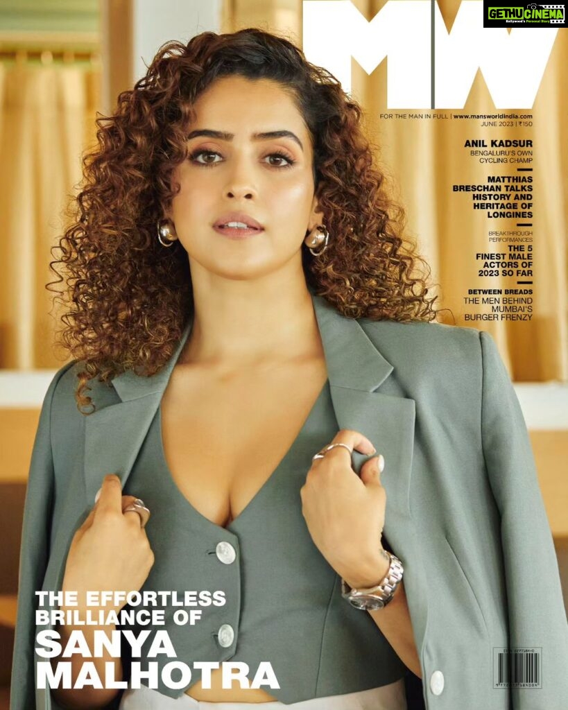 Sanya Malhotra Instagram - Be it a Dangal fight or a game of Ludo, this part-Pataakha-part-Pagglait actor is here for the win. She made her debut in an Aamir Khan film and seven years and eleven films later, she is working with Shah Rukh Khan. But our June cover star Sanya Malhotra (@sanyamalhotra_), whose young shoulders are strong enough to carry an entire film, is hardly the arm-candy heroine. She has built an enviable career in the movies replete with some brilliant performances and proved that with talent, determination, and a little bit of luck, it is very much possible for an ‘outsider’ to achieve that big Bollywood dream. Head to the link in our bio to read the full cover story by @ananyag81 Photography: @mohitvaru Styled by: @spacemuffin27 Styling Assistant: @harshitasamdariya HMU: @natasha_mathias_ Assistant: @janvi_hairstylist Styling Intern: @sakshi_sardaa Artist's Reputation Management: @media.raindrop #mansworldindia #sanyamalhotra #coverstar #covershoot