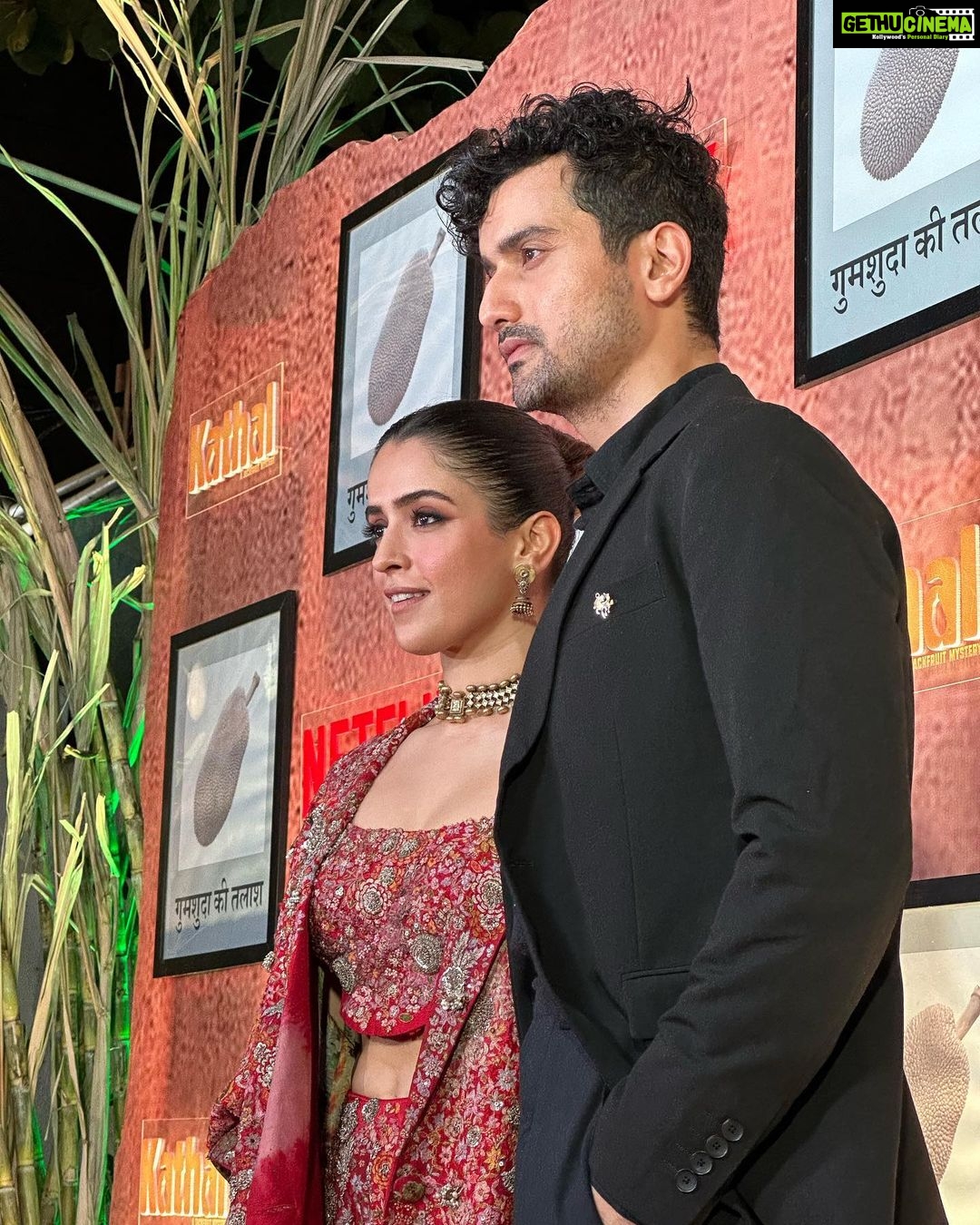 Sanya Malhotra Instagram - Thank you @feminaindia for honoring me with the Promising Performer of the Year award last night. Iβm so grateful and blessed to be part of films like Kathal. This film is straight out of our hearts π. Iβm nothing without the support of my fans and well-wishers who have been showering me with a lot of love for all my films and my characters. And the award is like the icing on the cake!! Dil se Shukriya π₯°ππ½