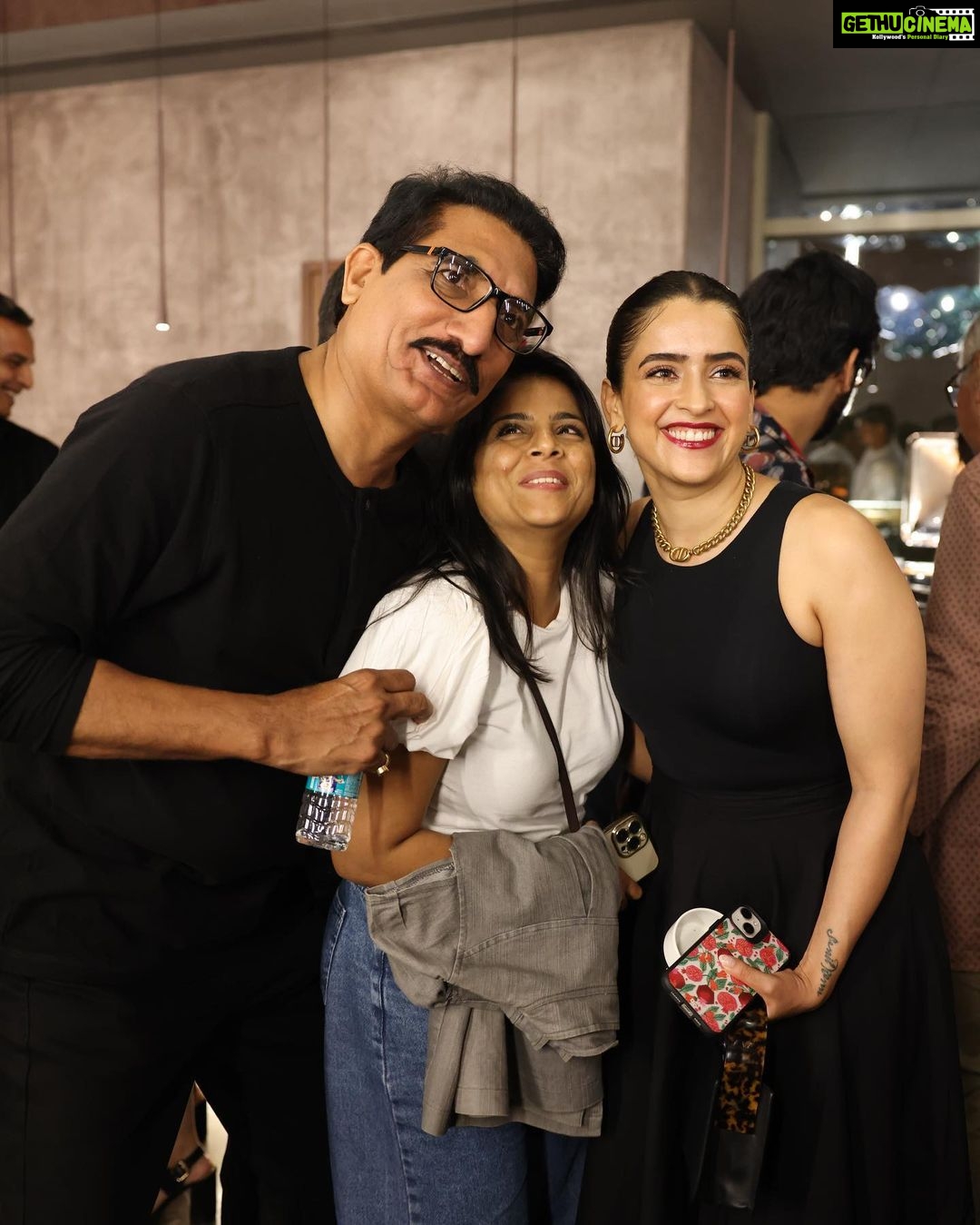 Sanya Malhotra Instagram - Last night was filled with laughter and smiles post the cast and crew screening of our film Kathal. Now our very special film will be yours in just a day π₯°π Directed by @yashowardhanm Produced by @shobha9168 @ektarkapoor @guneetmonga @achinjain20 Written by @ashokmishraa40 @yashowardhanm @anantvjoshi @vijayraazofficial @rajpalofficial @imsarafneha @govindpandey07 @guchahurpal @buntyshash raghubir_y Creative Producer: @ruchikaakapoor DOP: @harshviro Editor: @prernasaigal Music: @ramsampathofficial Costume Design: @eshtylist Casting: @ghantaghartalkies @castingbay Associate Producer: @mann012 Sound Design: @anthoruban Re Recording Mixer: @boloydoloi Rahul Production Design: @pronitapal @naiditasingh Makeup Design: @yazminrodgerz Action Director: @khatib2279 Colourist: @sidmeer @bridgepostworks @unfathomable_11 amit.asaxena @wake_up_hittu @ketannmehta @raunaqbajaj @mishraapoorv @ritviqj @mihika_munjal @sambhav6084 @miss_ap_says @i.am.arjunsetia @kritarthsethi @priyanka_kaur_gill @gaurav.utreja @priyagini @sakshi.saxena2 @kushal_17 @tarang_gaike @yogeshmeghwal_ @Gagandeep1178 @Nirali.n @Iqbalansari3185 @cine_wrap @shrutikarokade @shreyabisen @natasha_mathias_ @sanayadotiwala @anjarlekargeetesh @rimac_the_mua @umasejwal @sejwal_tarun @harishisolanki52 @constrooe_art @sandeepkumarp6313 @kanupriya9 @kaukokaipuu.jouska @syed_syhaan_qyrashi @maniarjjun @nil_patil_1906 @niveeee @mourya_ashok007 @samrat.saha11 @noise.reaction_lakra @keshavwaghe @gulkand @prasaadkadam @kadakpaav @truebluedesignco @sikhya @balajimotionpictures @netflix_in #Kathal #KathalOnNetflix #SanyaMalhotra #SikhyaEntertainment #BalajiMotionPictures #Netflix #NetflixOriginal πΈ @sohail_joshi